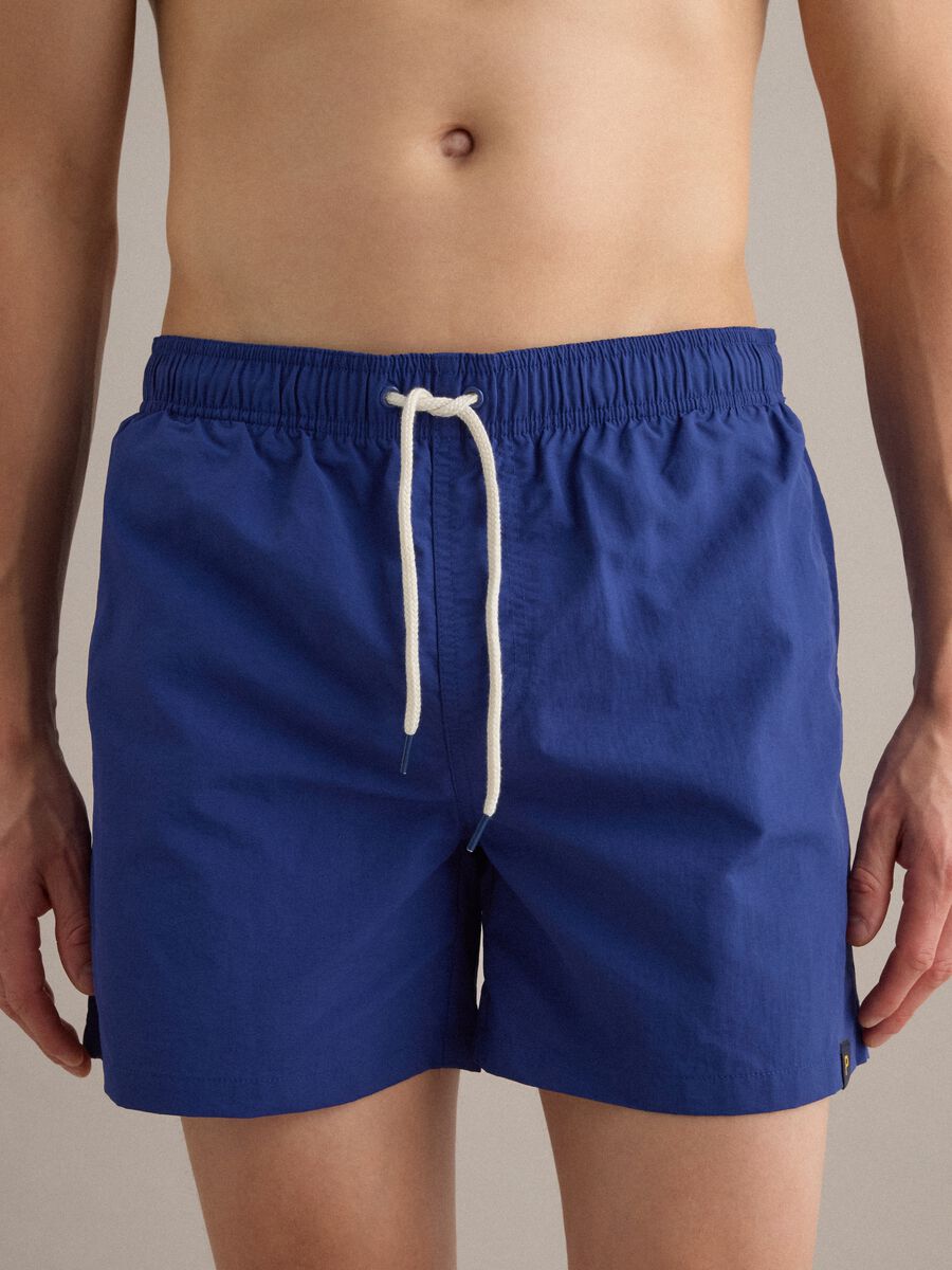 Boxer da mare blu con vita elasticizzata e coulisse_2