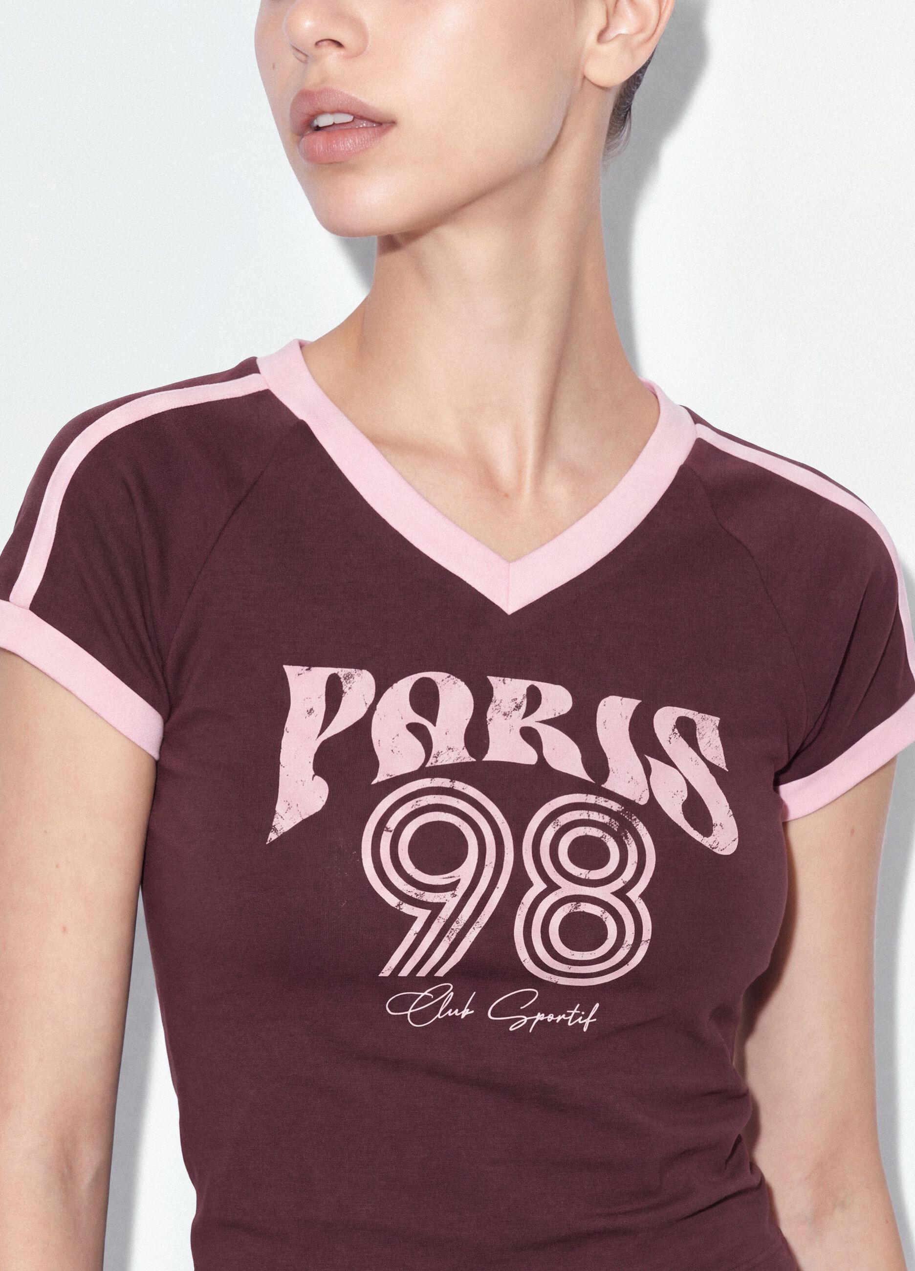 Brown pure cotton V-neck T-shirt with front print