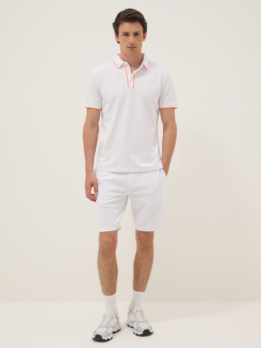 White stretch cotton polo shirt with contrast trims_2