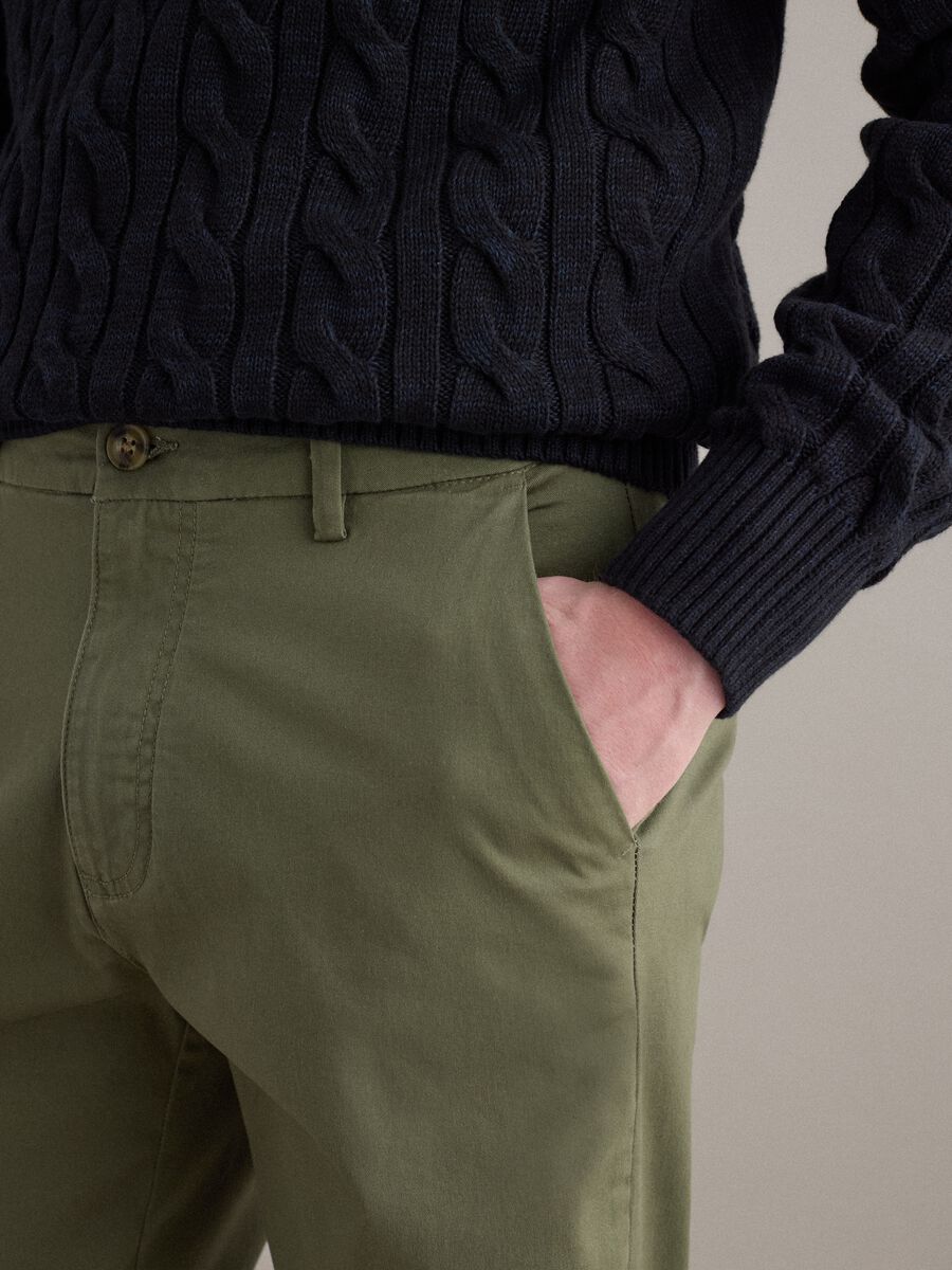 Pantaloni chino verde in cotone elasticizzato slim fit_4