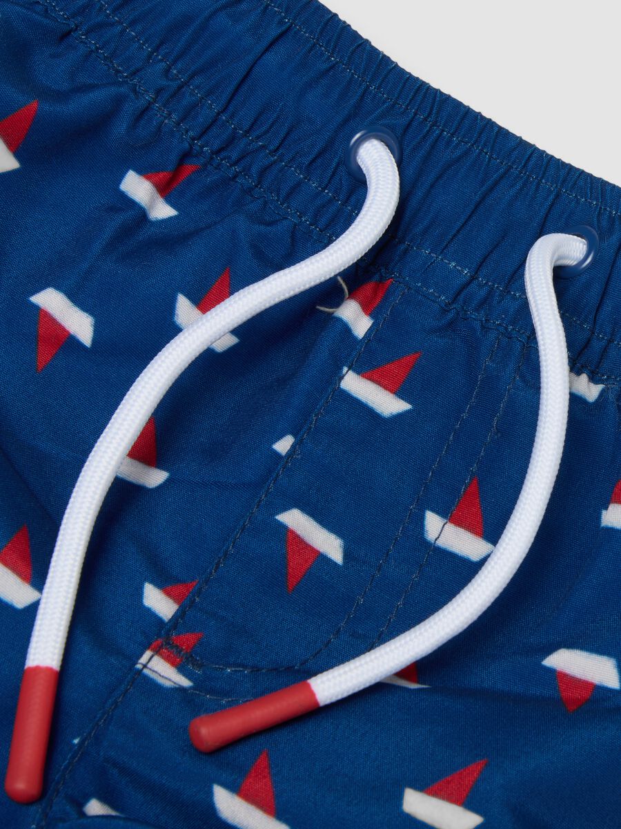 Costume boxer blu con stampa barchette per bimbo_2