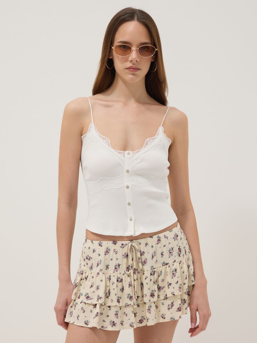 White stretch cotton fitted top with lace trim_1