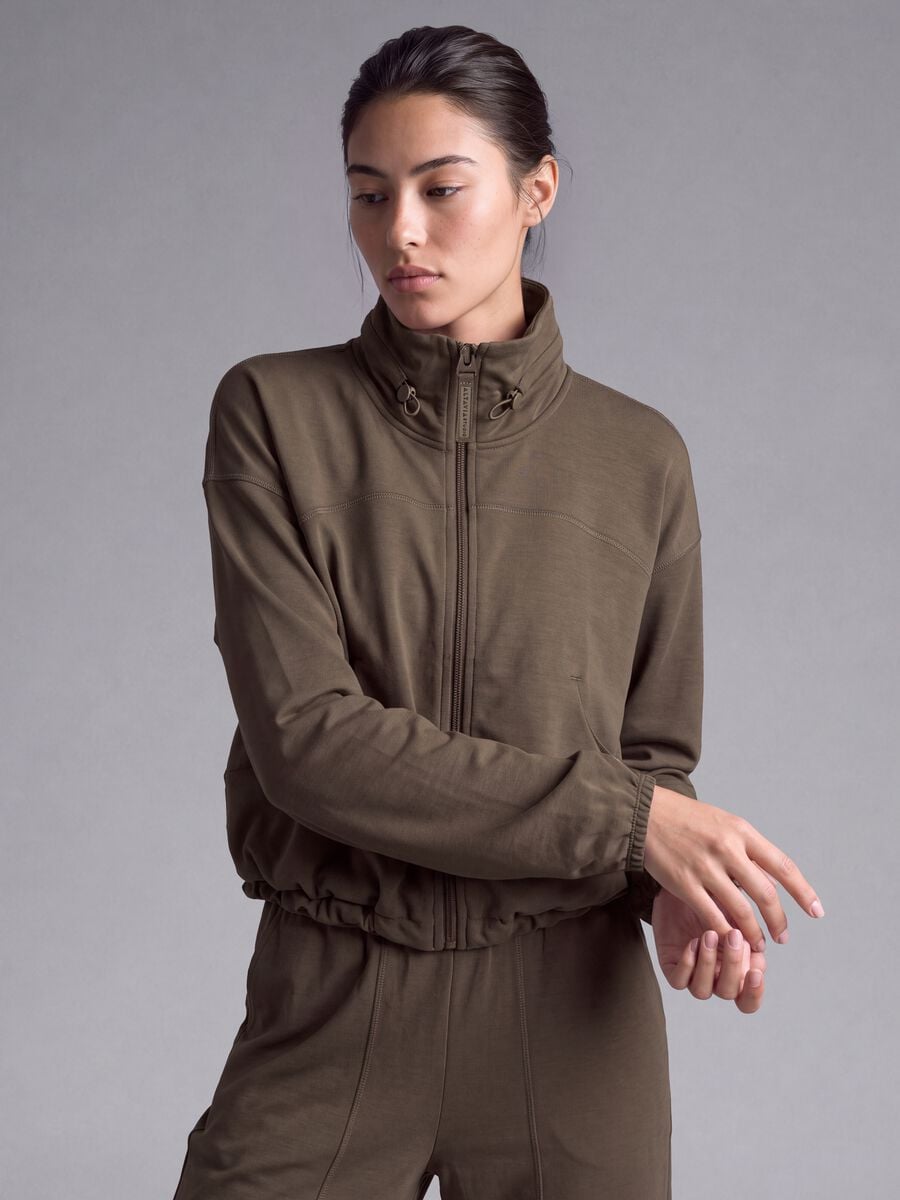 Full-zip verde corta in tessuto soft-touch con collo rialzato ALTAVIA STUDIO_1