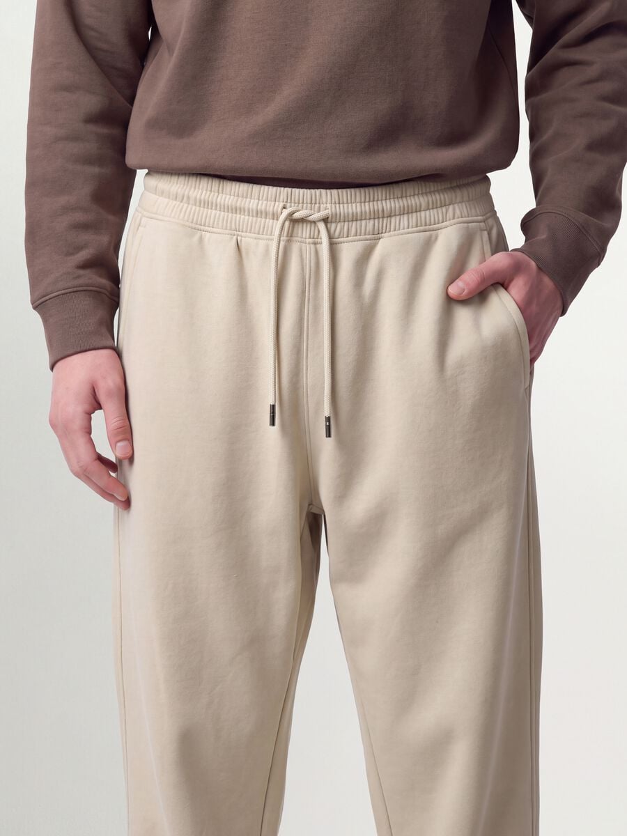 Jogger beige in misto cotone con fondo a polsino e coulisse_3