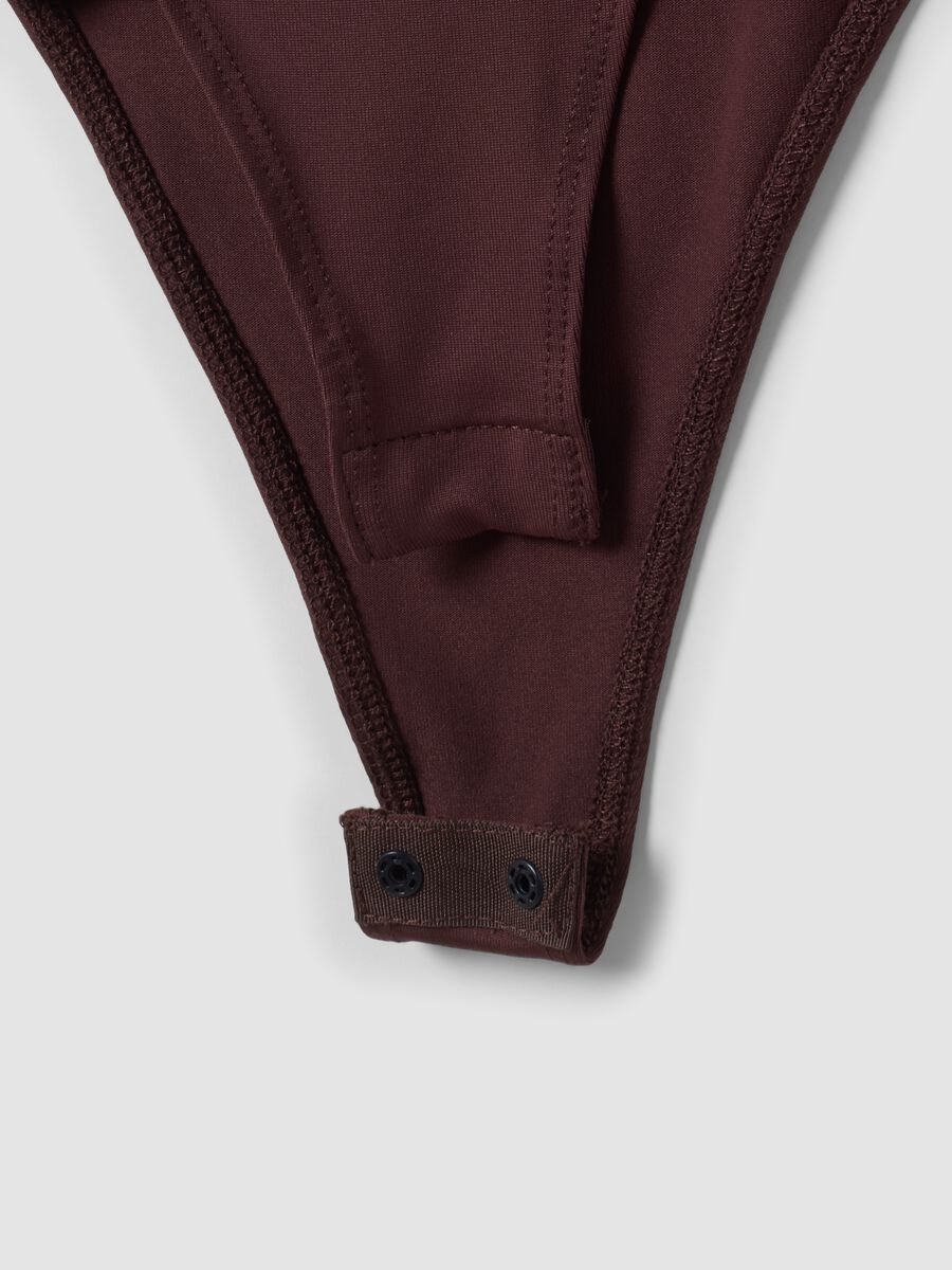 Body marrone in tessuto elasticizzato con arricciature regular fit_5