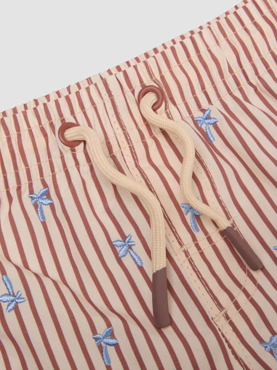 Costume boxer marrone a righe con ricami palme per bimbo_2