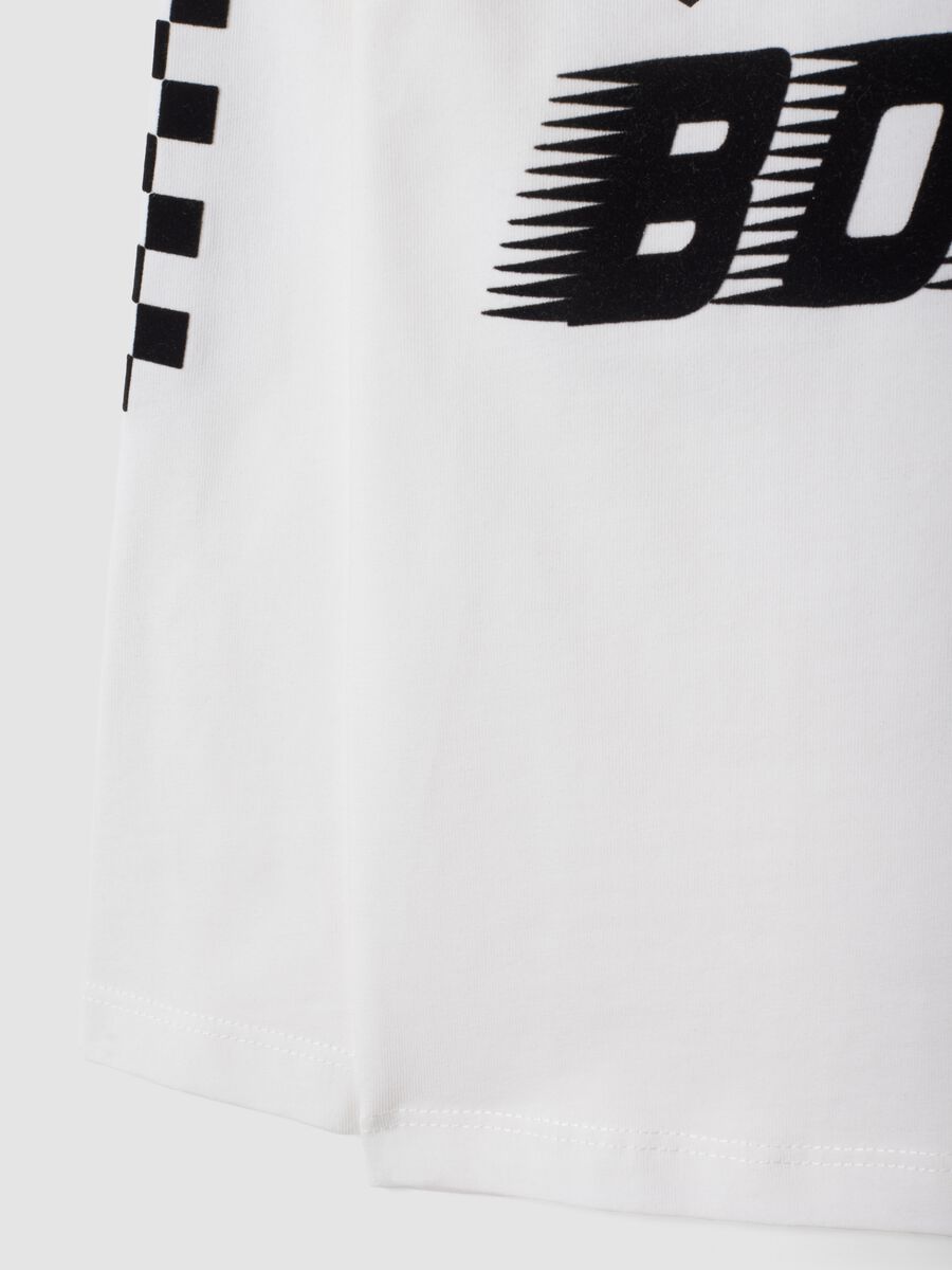 T-shirt bianca in puro cotone con girocollo stampa racing per bambino_3