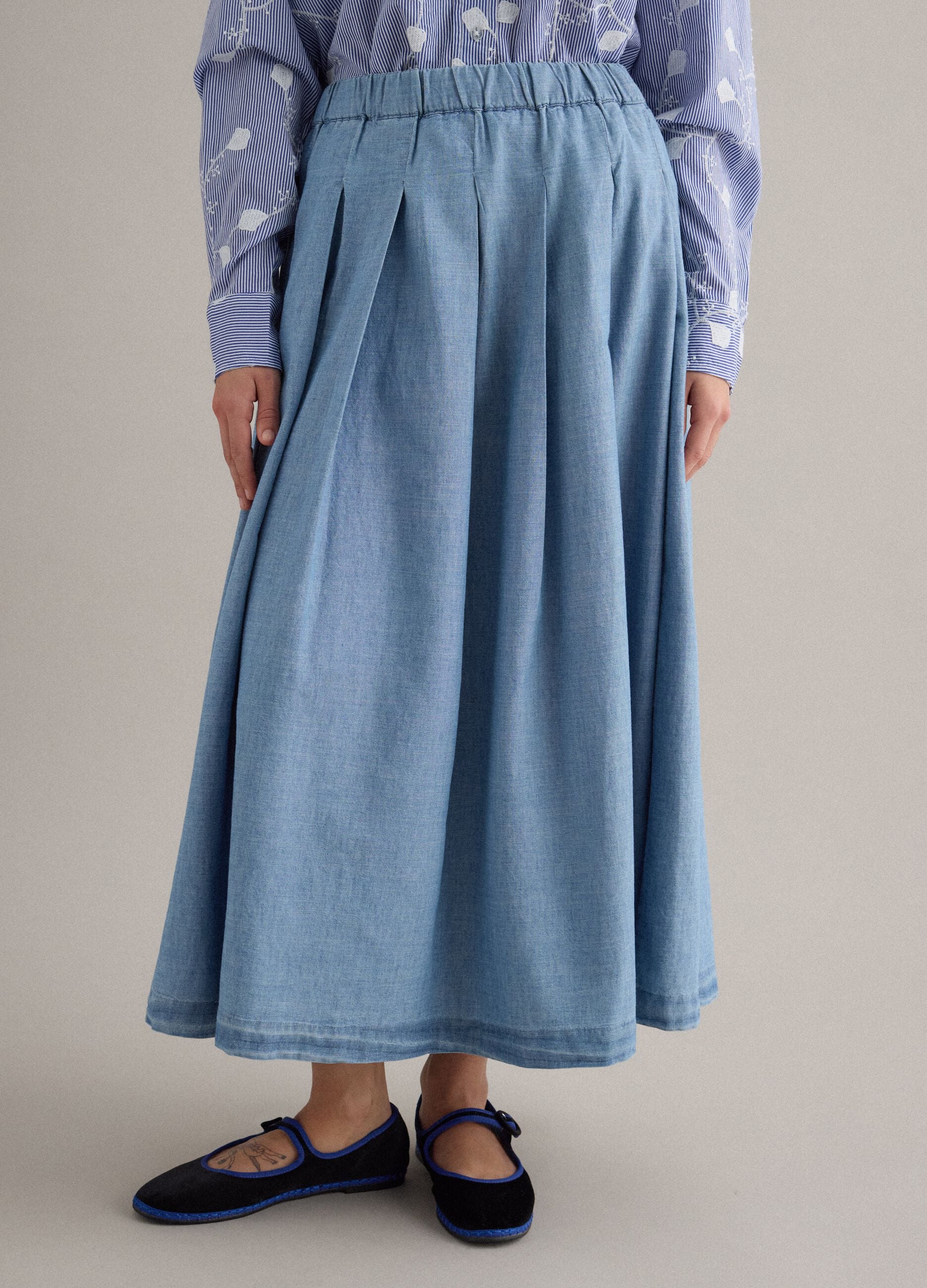 Long light blue skirt in pure cotton with pleats