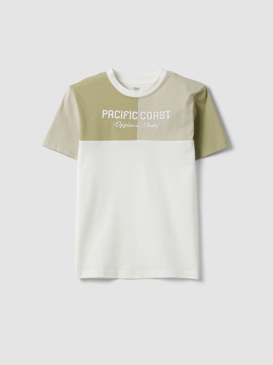 T-shirt bianca in puro cotone da ragazzo con inseriti verdi_3