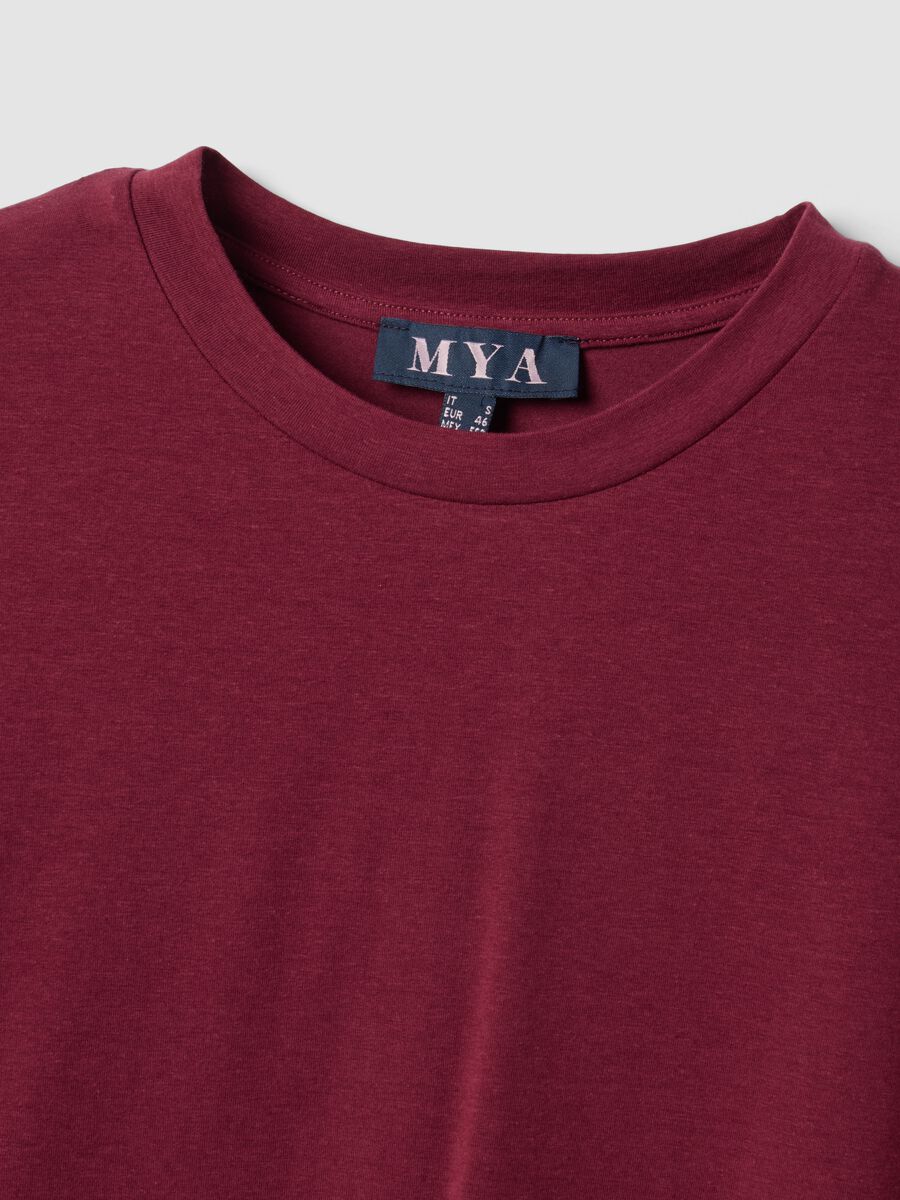 T-shirt girocollo rossa in misto cotone e modal elasticizzato regular fit_6