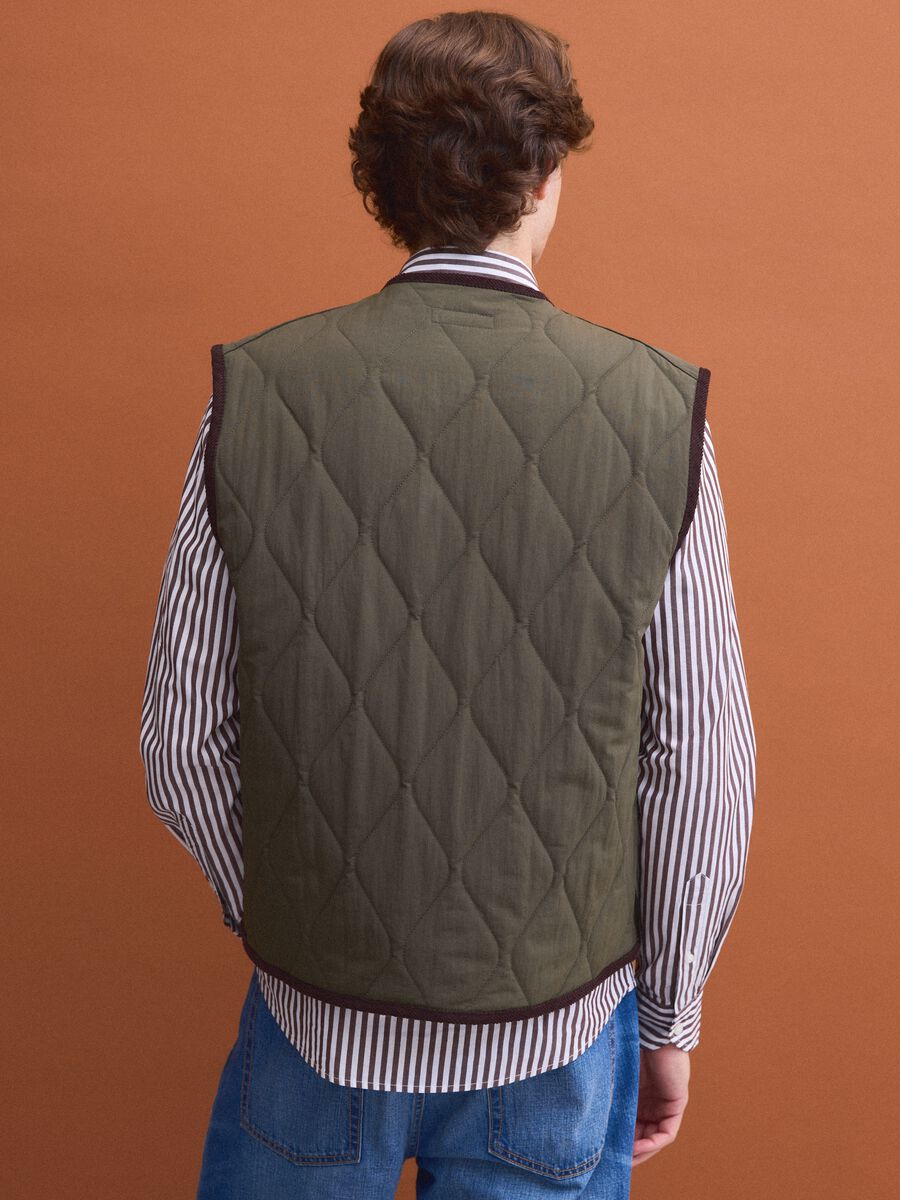 Green quilted gilet with zip, regular fit_3