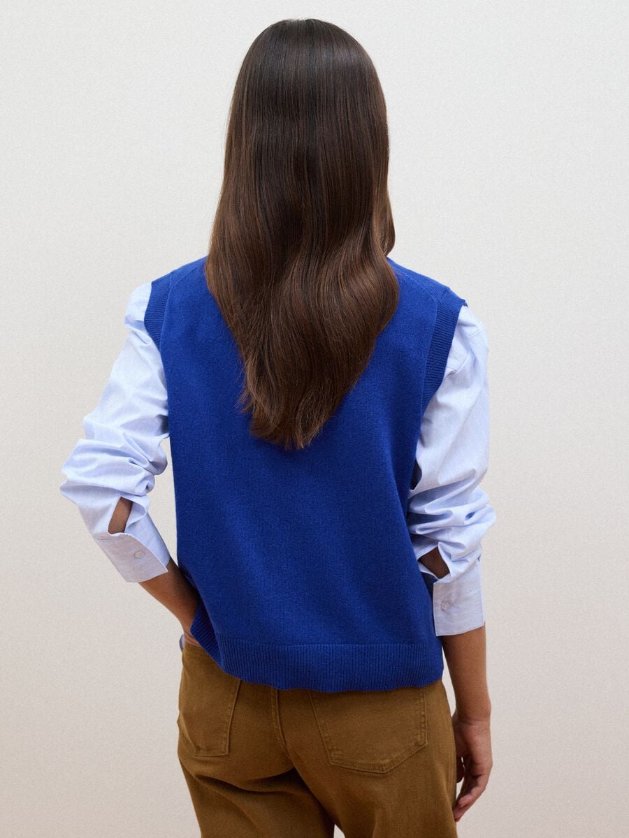 Blue pure wool gilet with deep V-neck_3