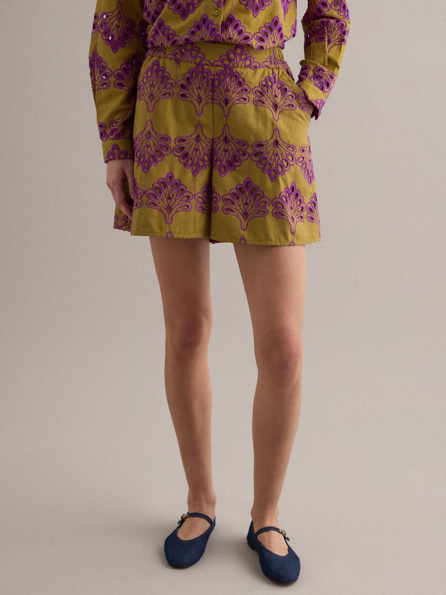 Multicolour pure cotton shorts with openwork embroidery, regular fit_1