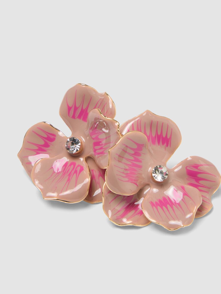 Orecchini rosa a forma di fiore con dettagli luminosi_1