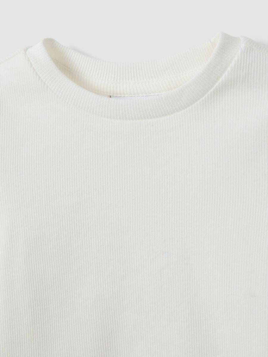 White slim-fit ribbed stretch cotton T-shirt for baby girl_3