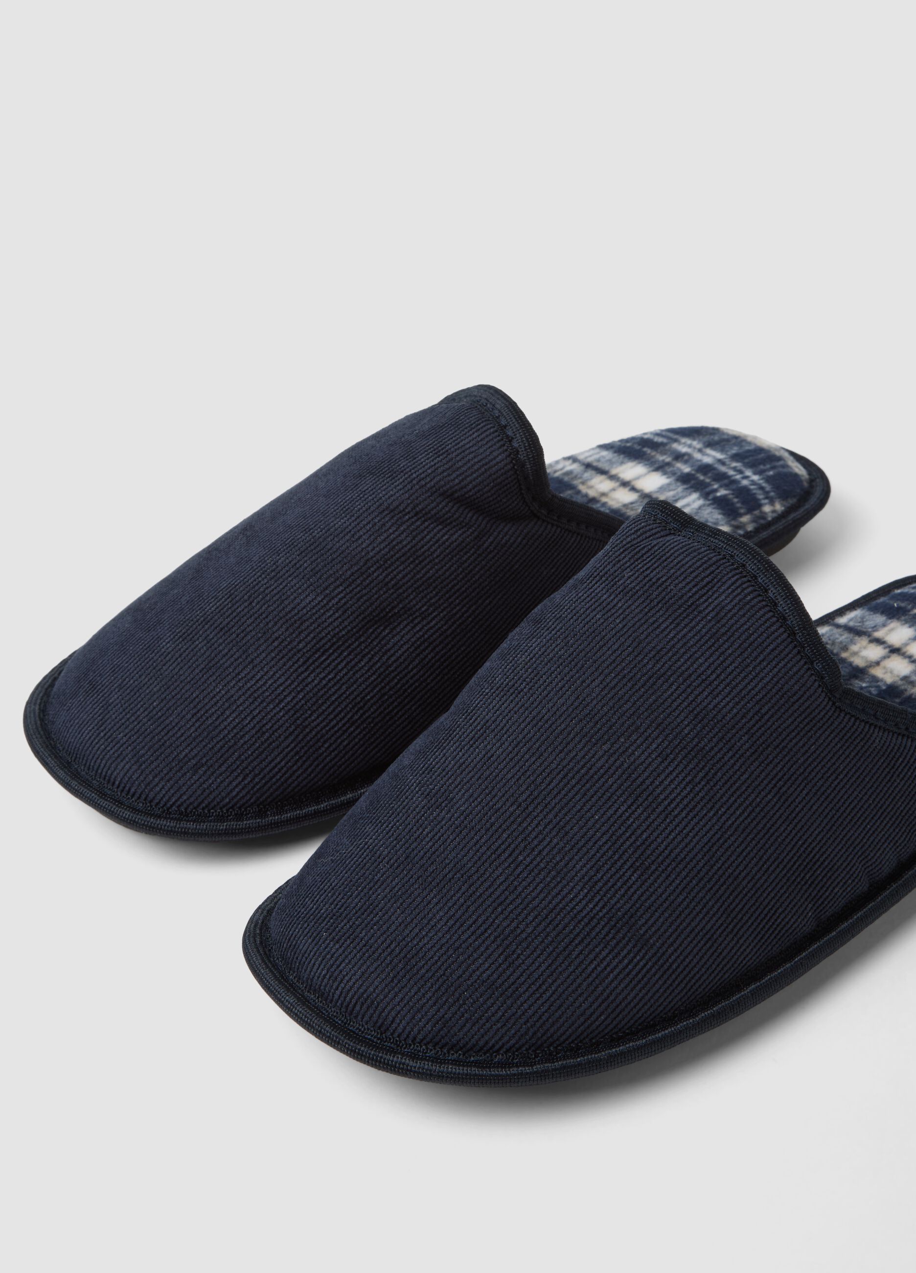Blue men's slippers with checked lining