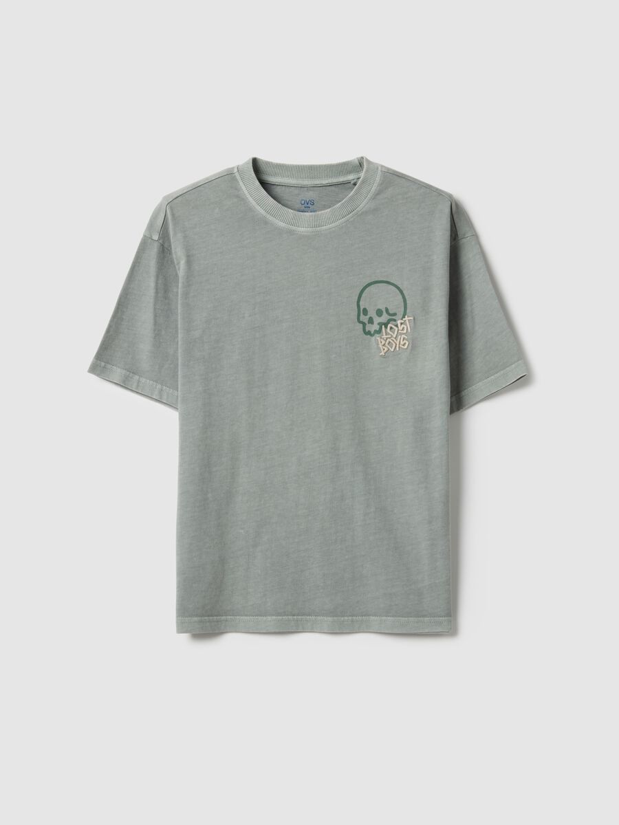 T-shirt in puro cotone verde da ragazzo oversize fit con teschio_3