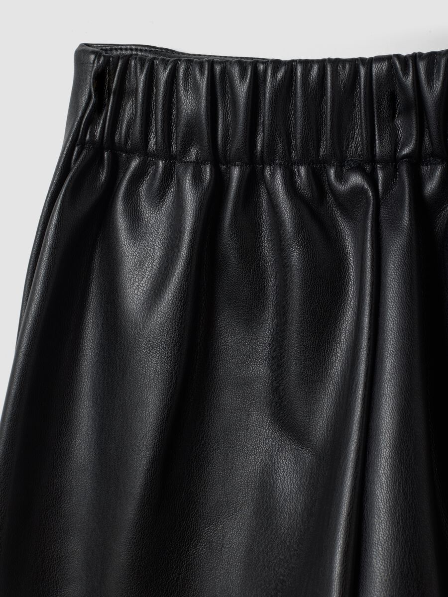 Black pleated shorts_3