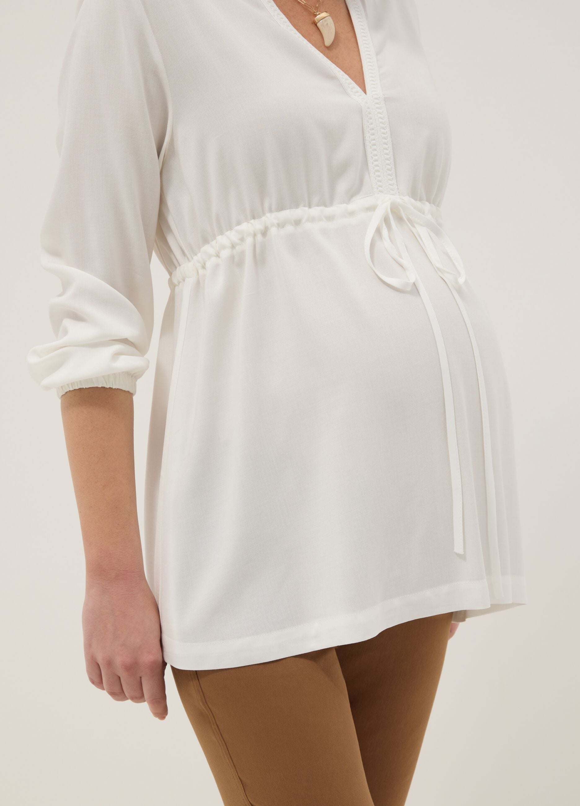 White maternity blouse in pure viscose with Mandarin collar