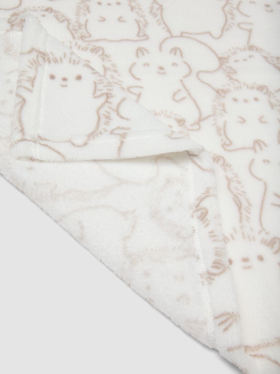 White baby blanket with little animal print_1