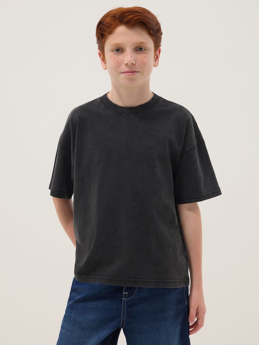 T-shirt nera in puro cotone a maniche corte da ragazzo oversize fit_0