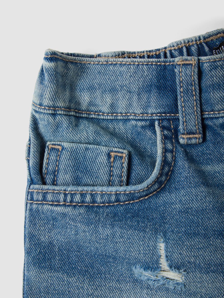 Blue cotton denim shorts for girls, regular fit, distressed details_2