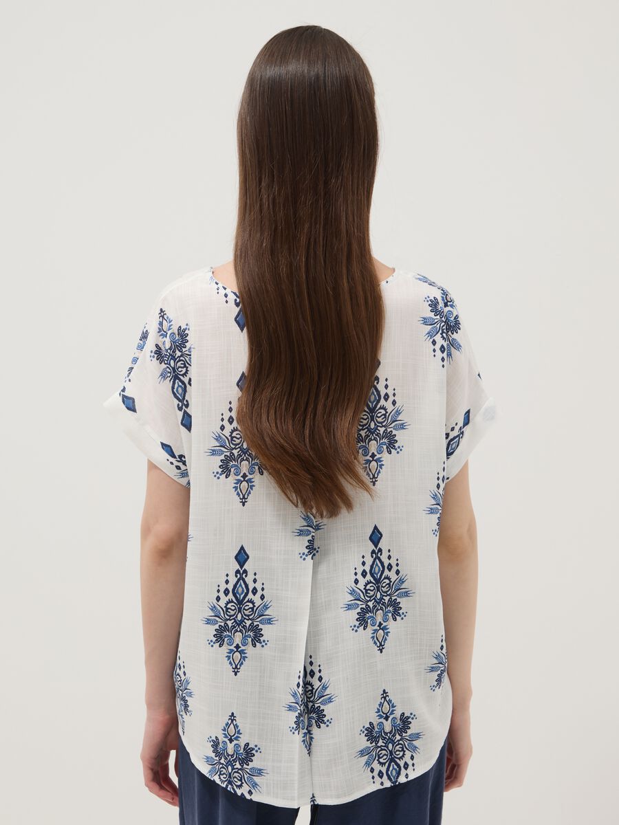 White pure viscose blouse with blue print, regular fit_3