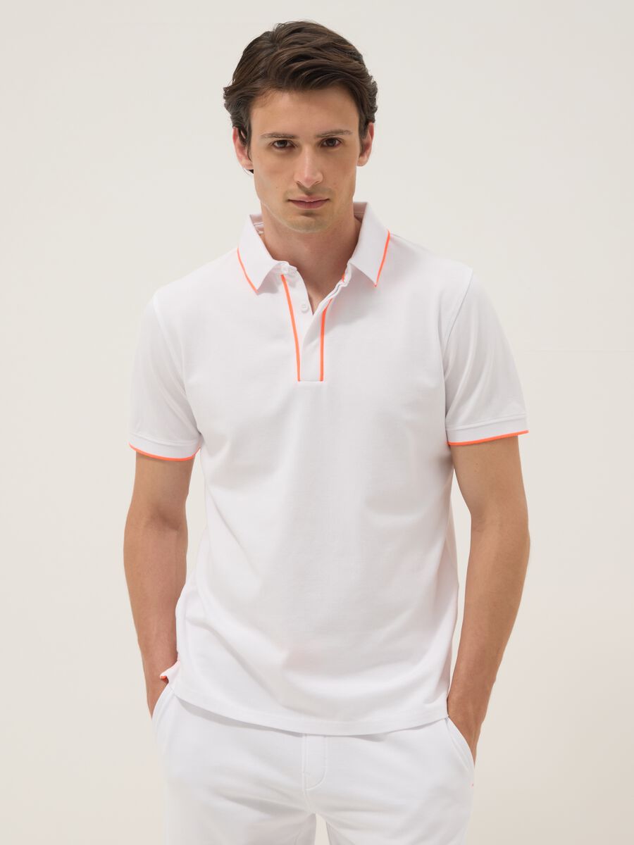 White stretch cotton polo shirt with contrast trims_1
