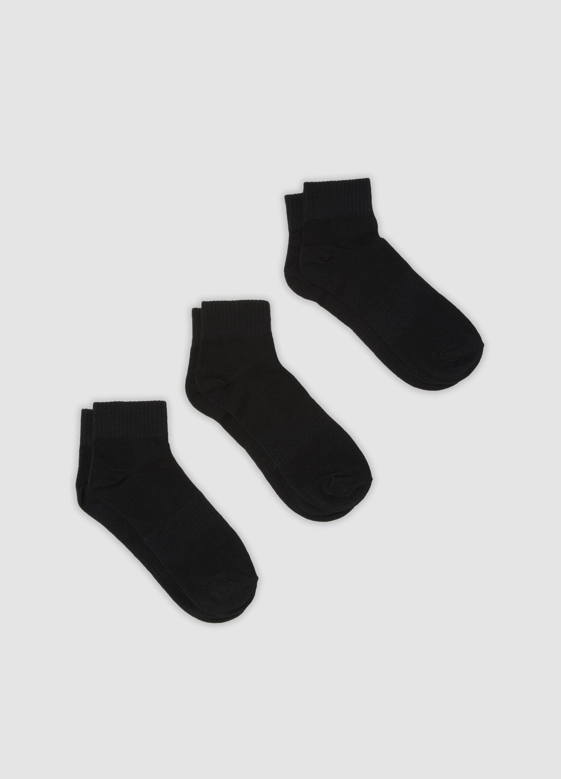 3-pack of black organic cotton ankle sports socks