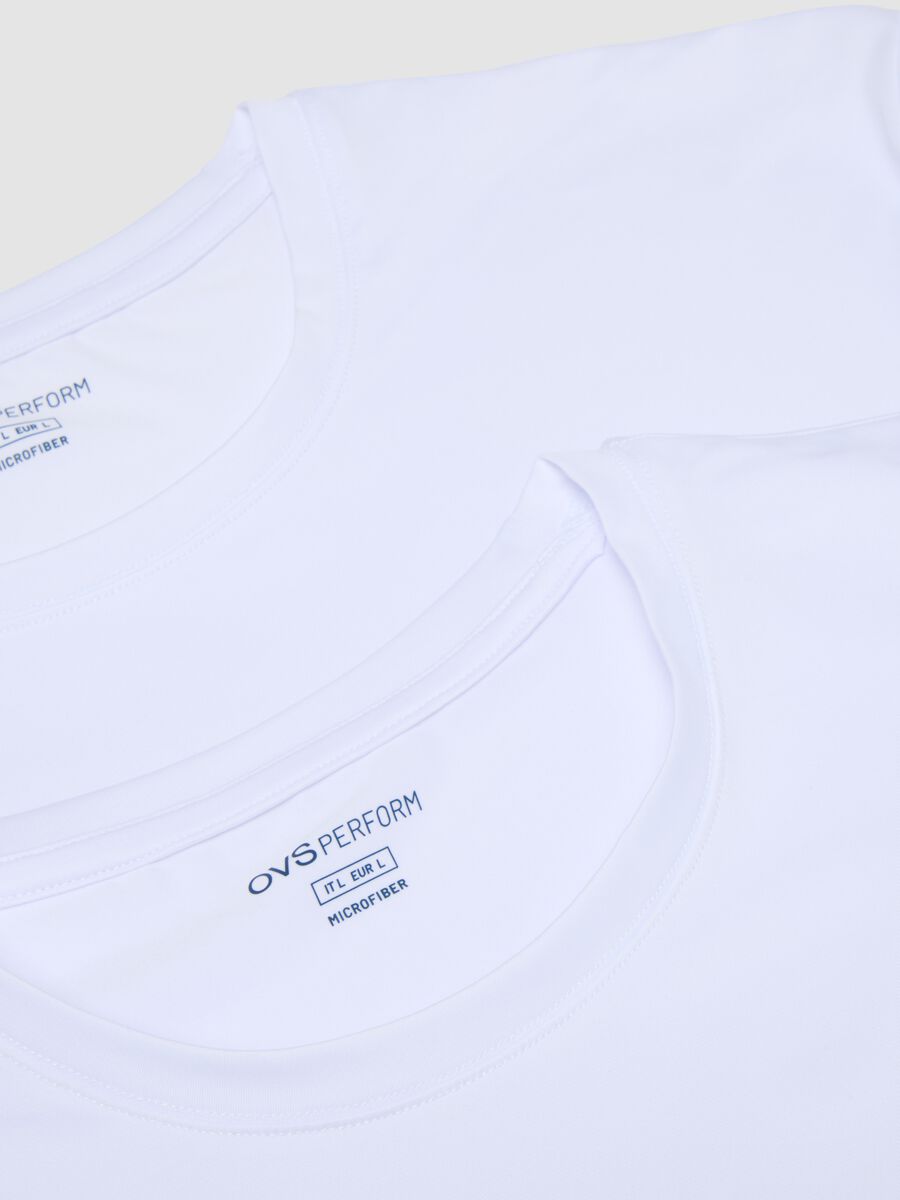 2-pack of white stretch T-shirts_5