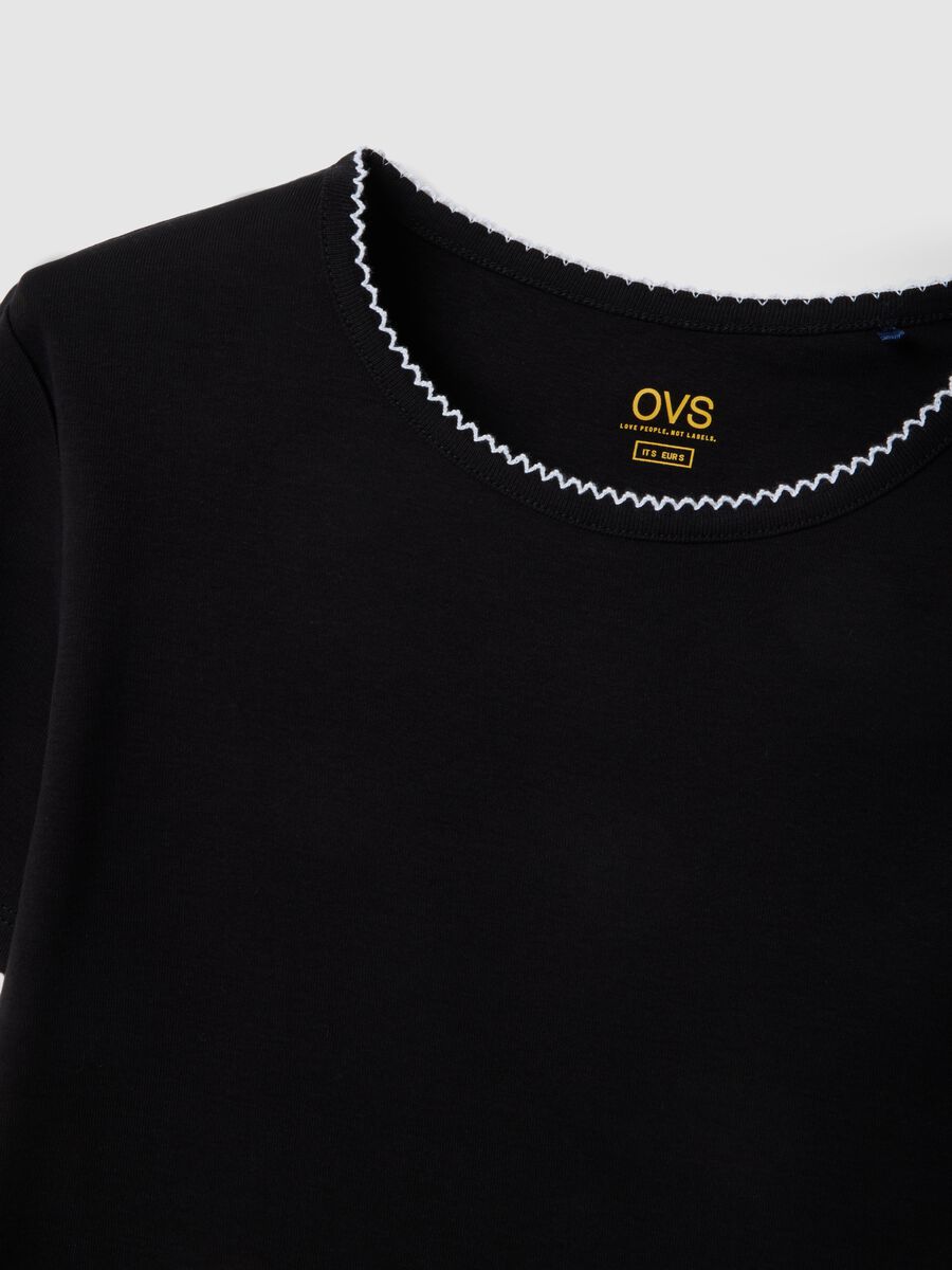 Black pure cotton regular fit T-shirt with contrast stitching_5