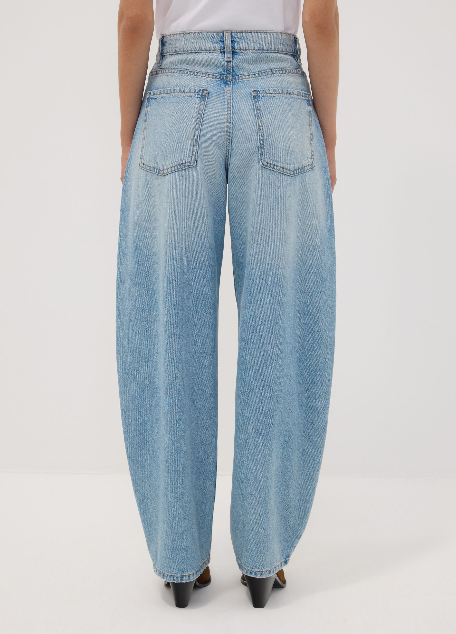 Light-wash pure cotton denim barrel-fit jeans