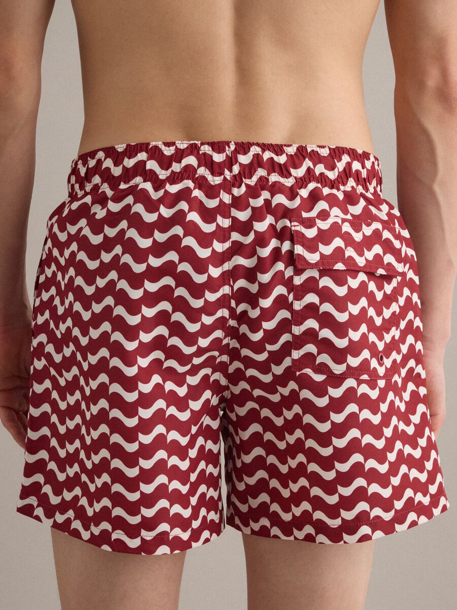 Red men&rsquo;s swim shorts with all-over print_3