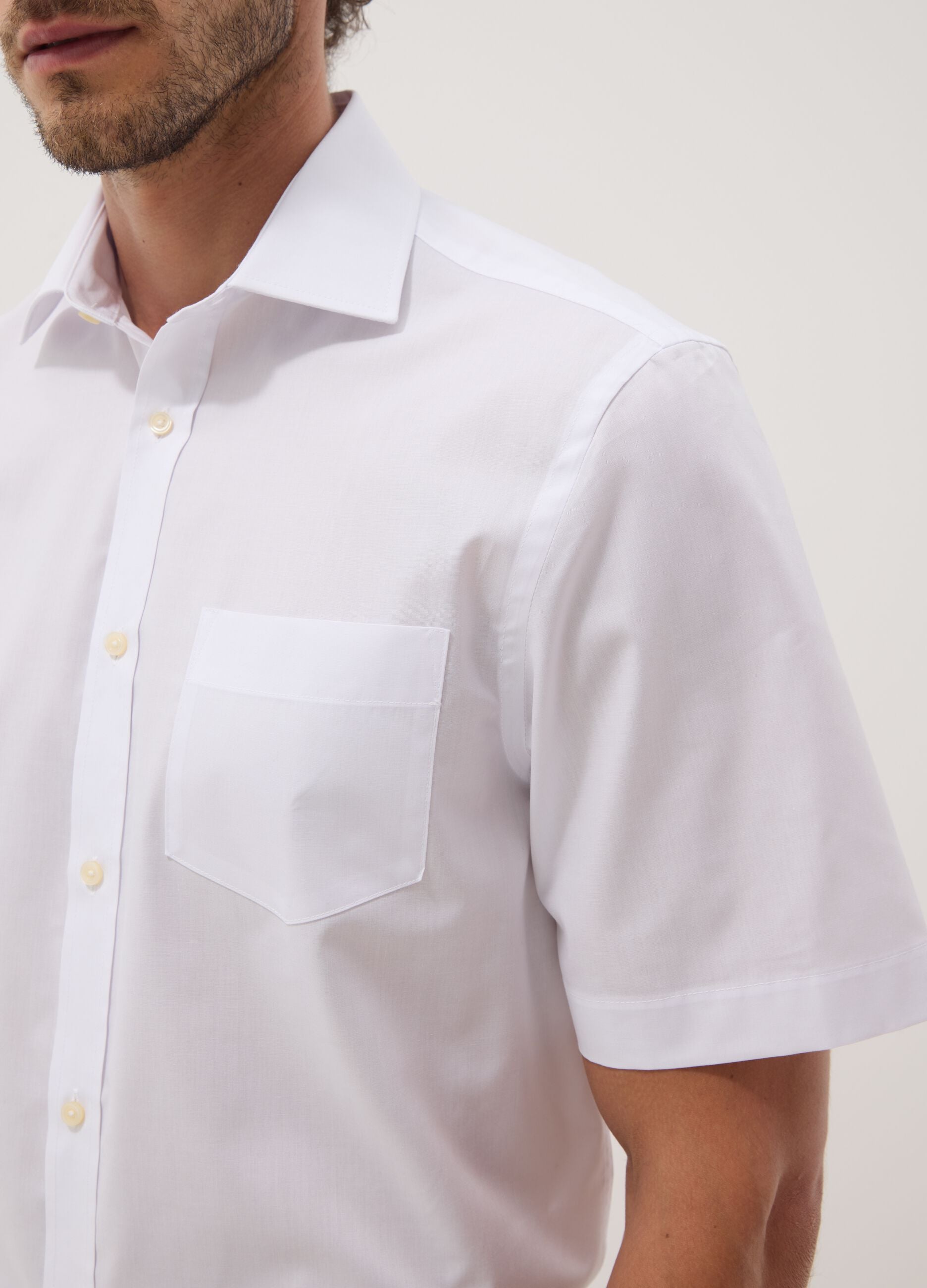 White short-sleeve easy-iron cotton-blend shirt, regular fit