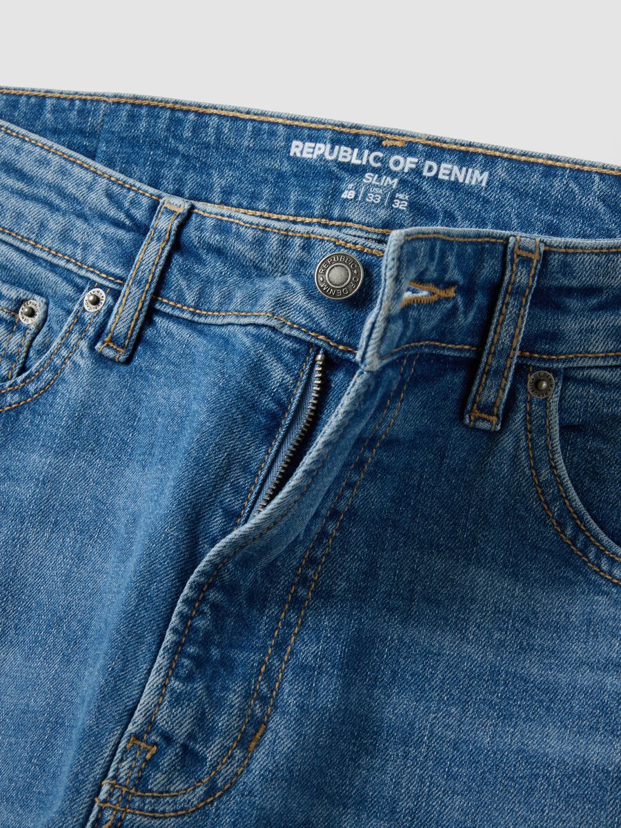 Light-wash slim-fit stretch cotton jeans_1