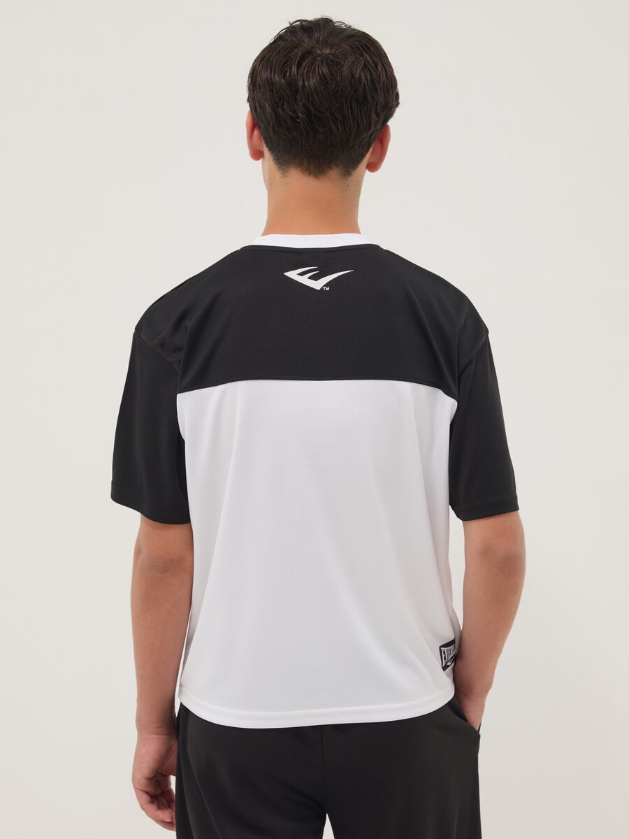 T-shirt nera a maniche corte con scollo a V per ragazzo relaxed fit_1