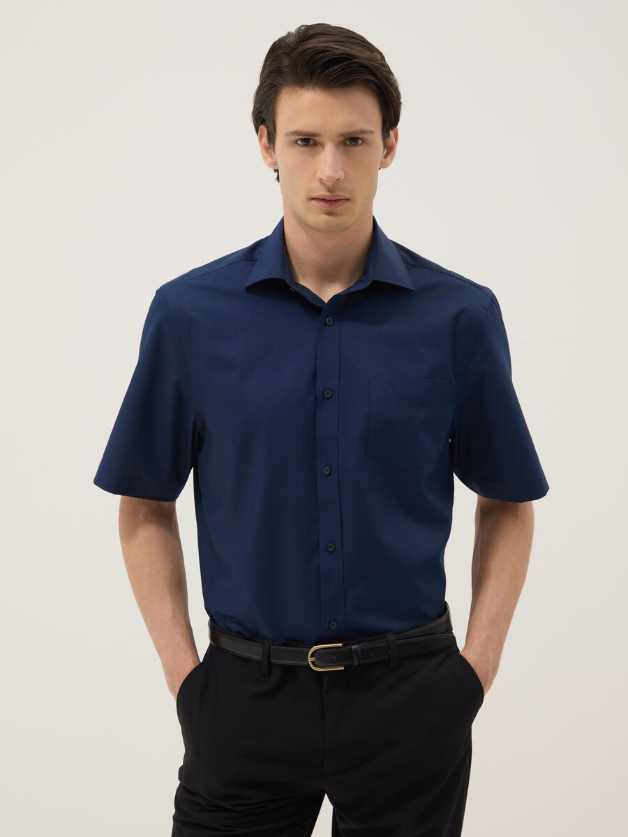 Blue short-sleeved shirt with classic collar_0