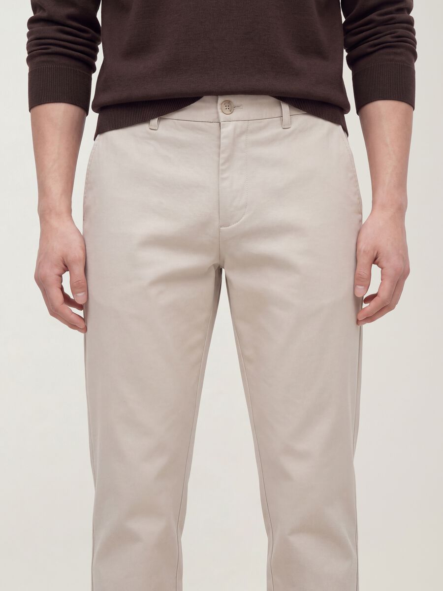 Grey slim-fit chino trousers in lyocell and stretch cotton_1