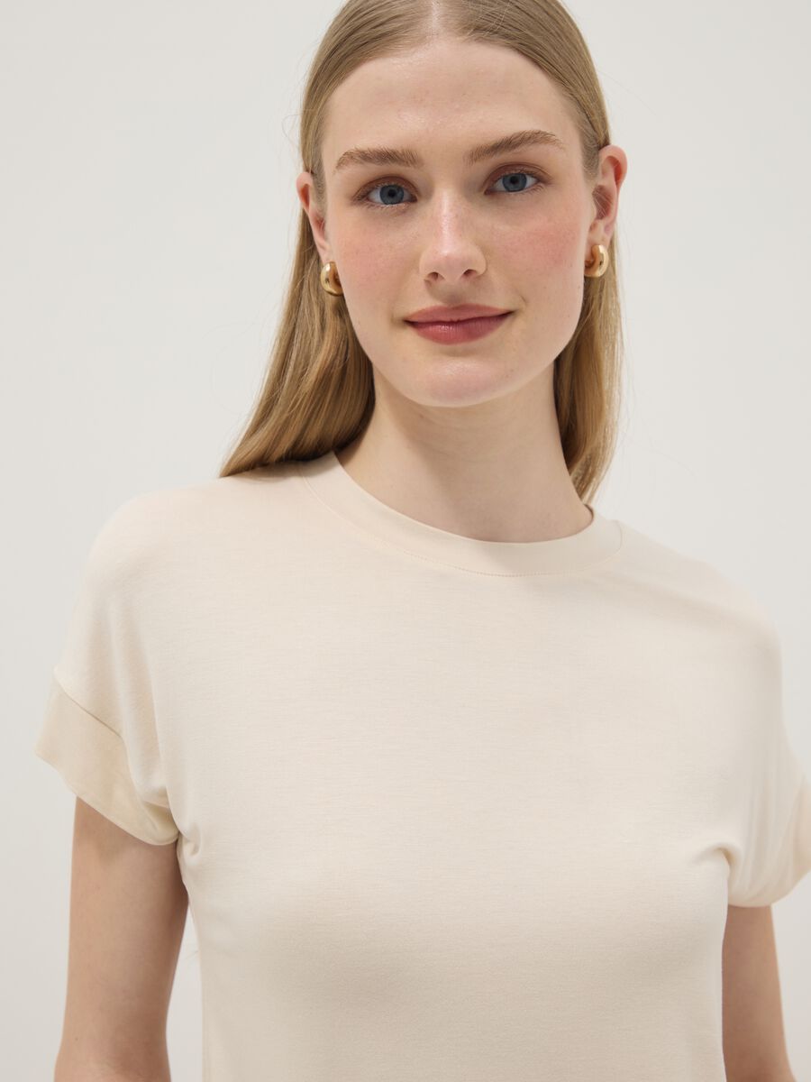 Beige short-sleeve stretch viscose T-shirt_3