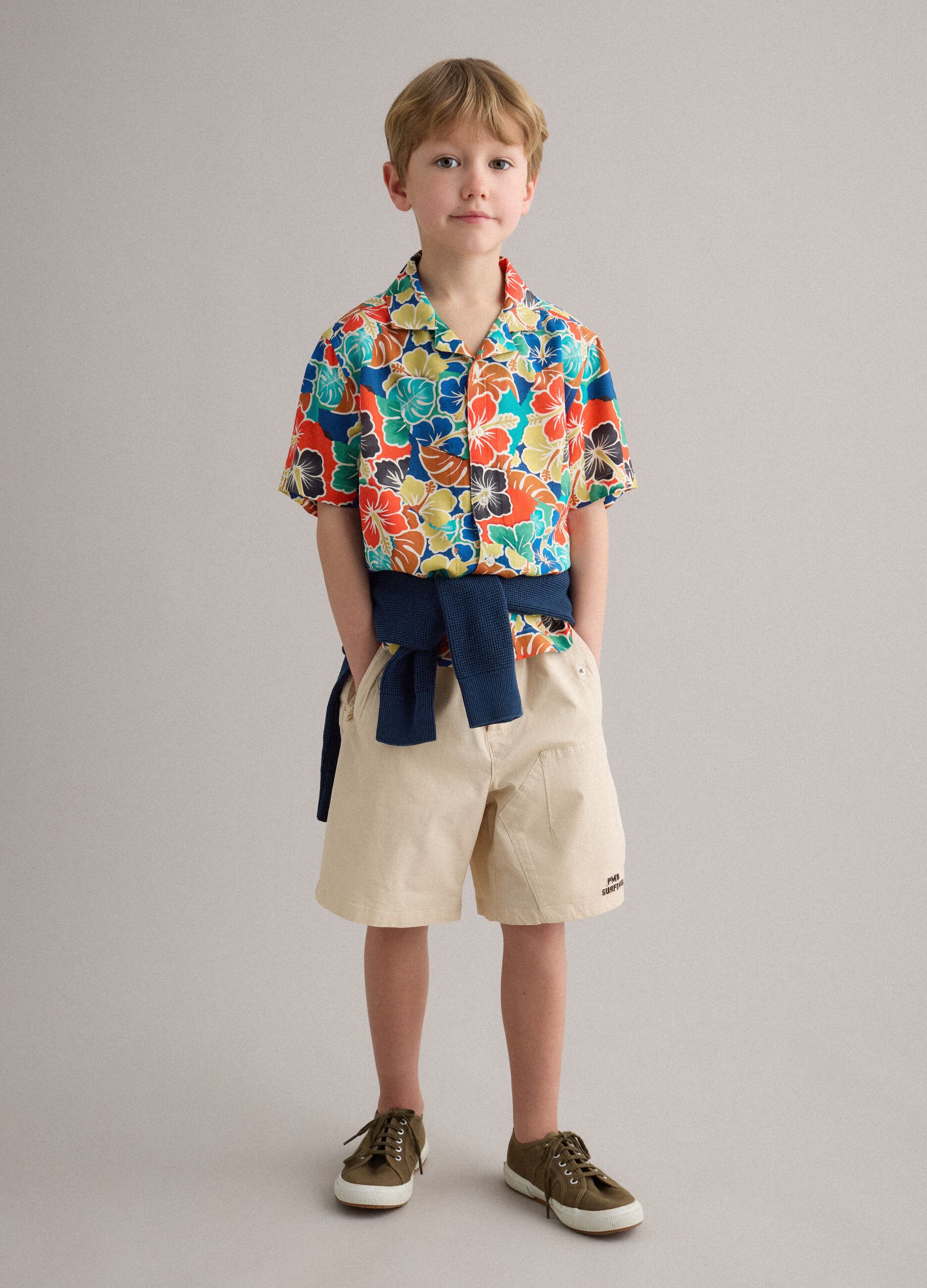 Beige stretch cotton cargo shorts for boys, baggy fit