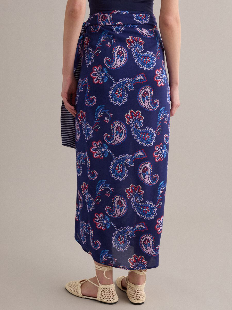 Pareo blu in pura viscosa con stampa paisley_2