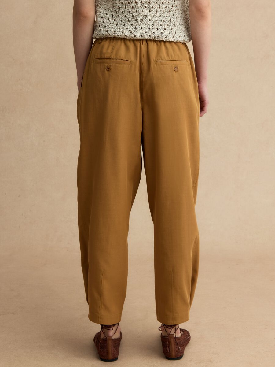 Brown lyocell-cotton blend slouchy fit trousers_2