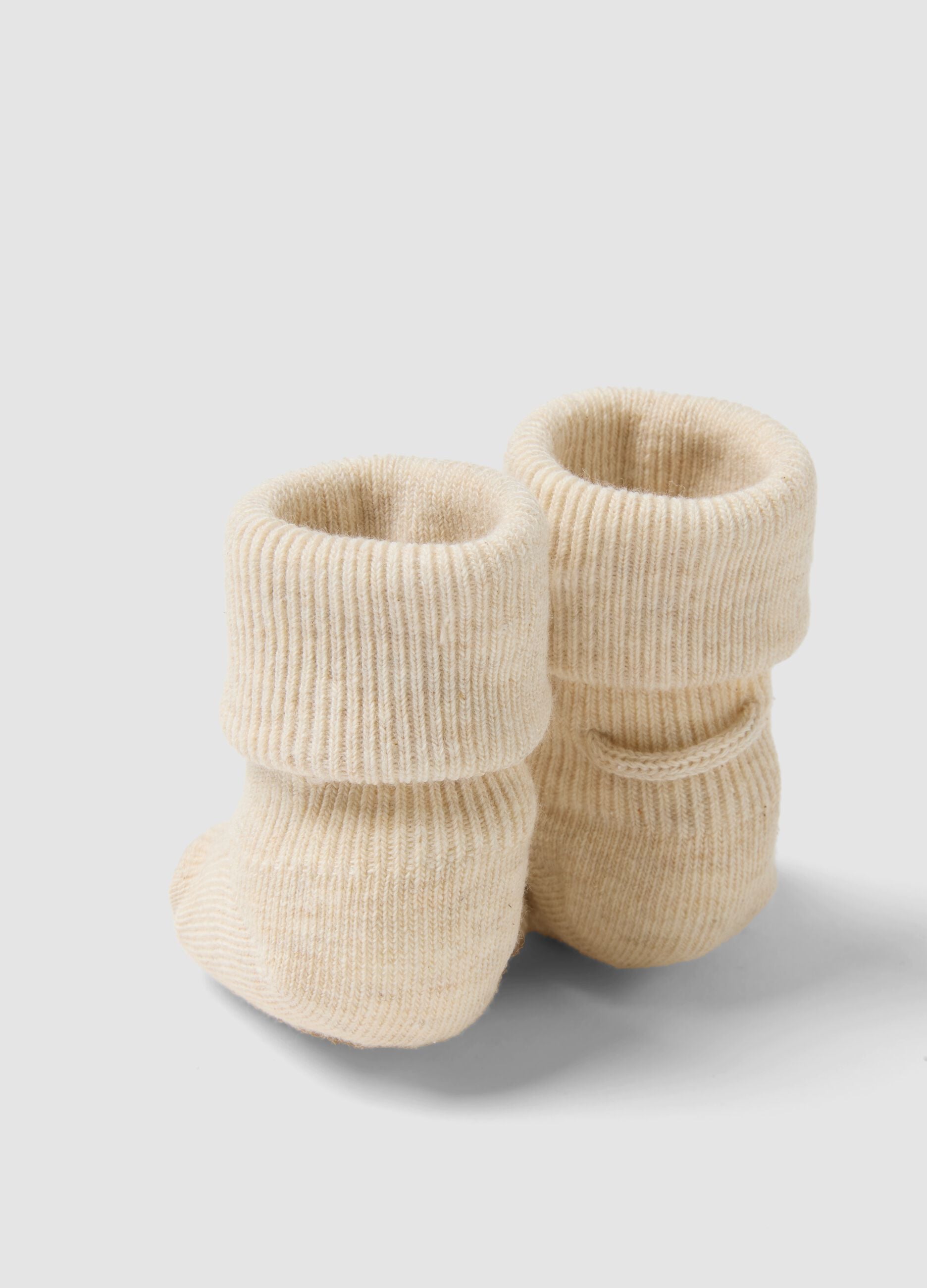 Beige organic cotton knitted baby girl booties