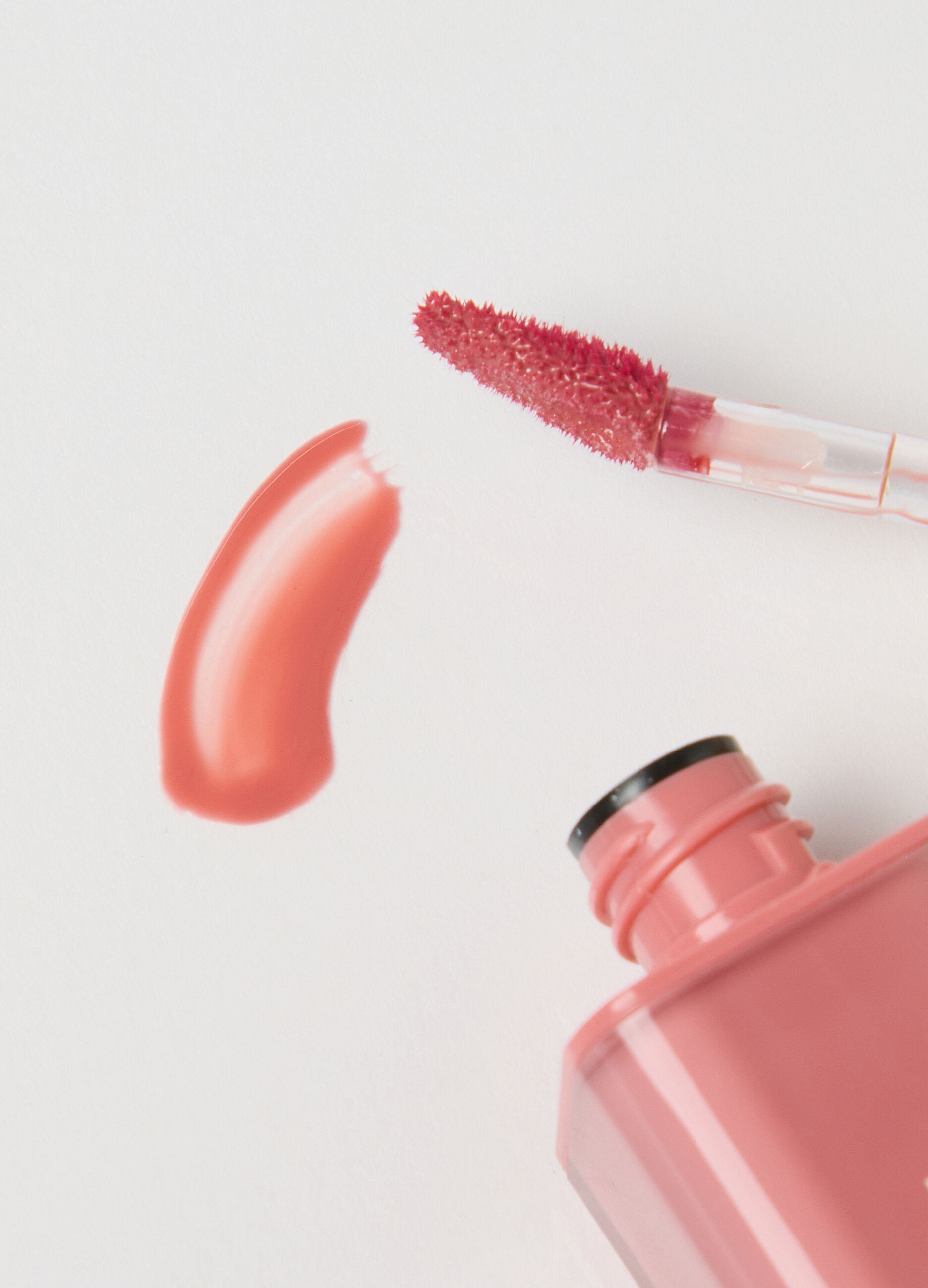 Water-based lip tint, offers great brightness with a lightweight long-lasting finish