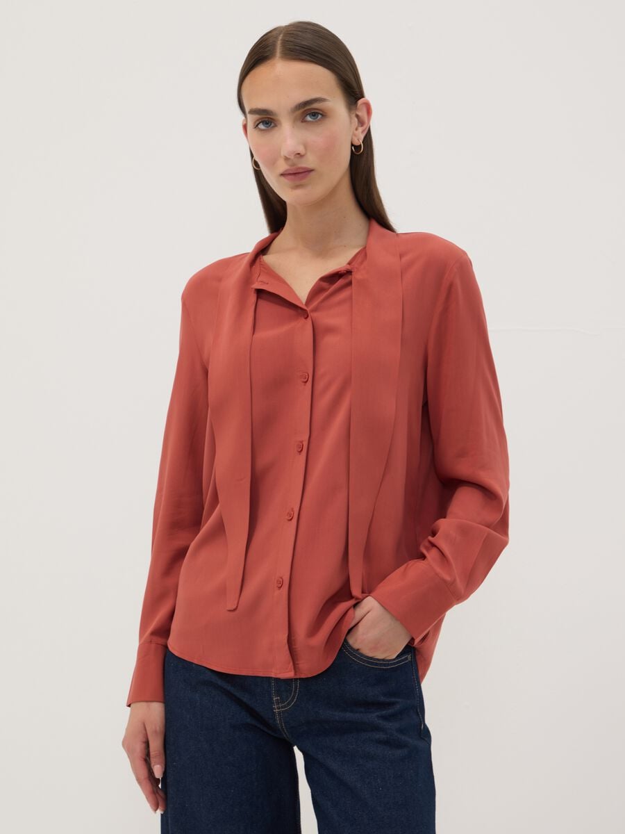 Red pure viscose shirt with neck bow, regular fit_0