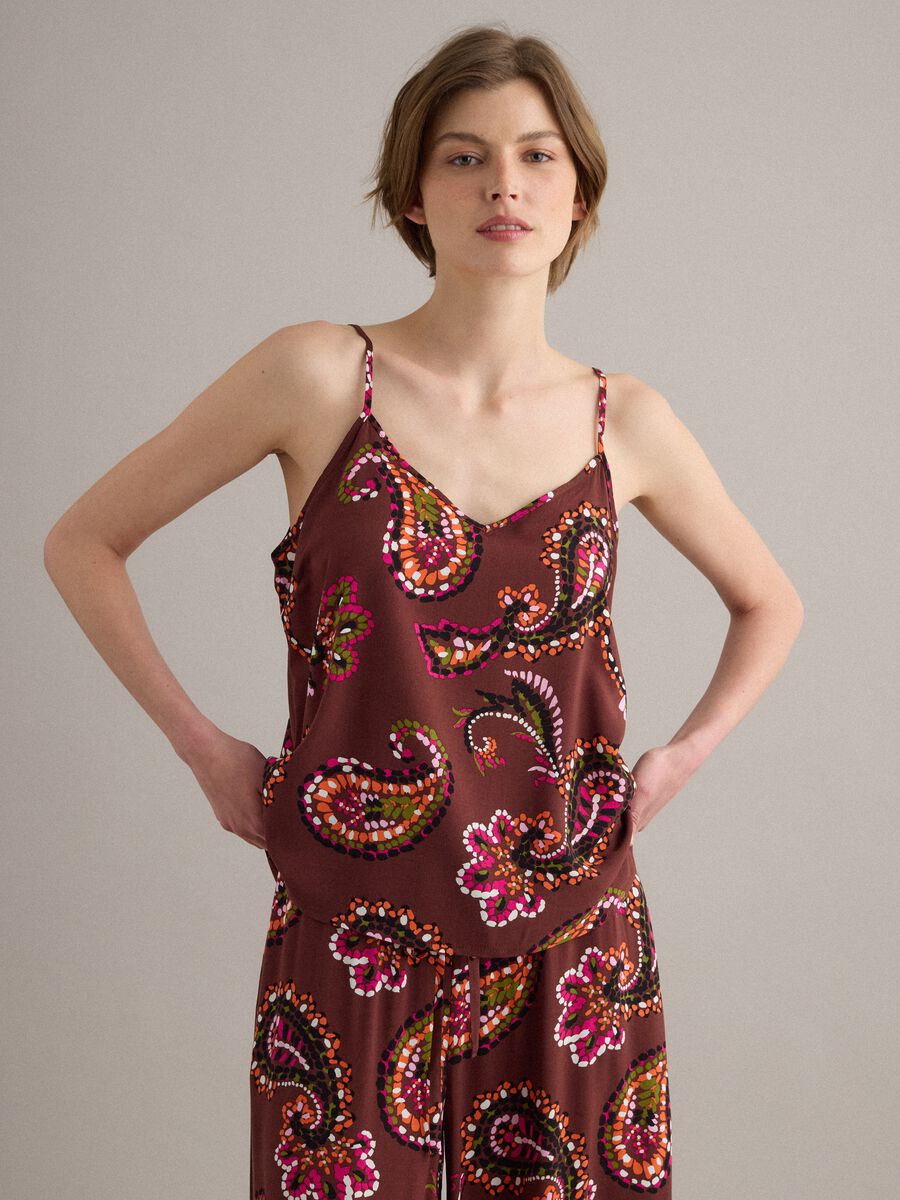 Tank top marrone in pura viscosa con stampa paisley_0