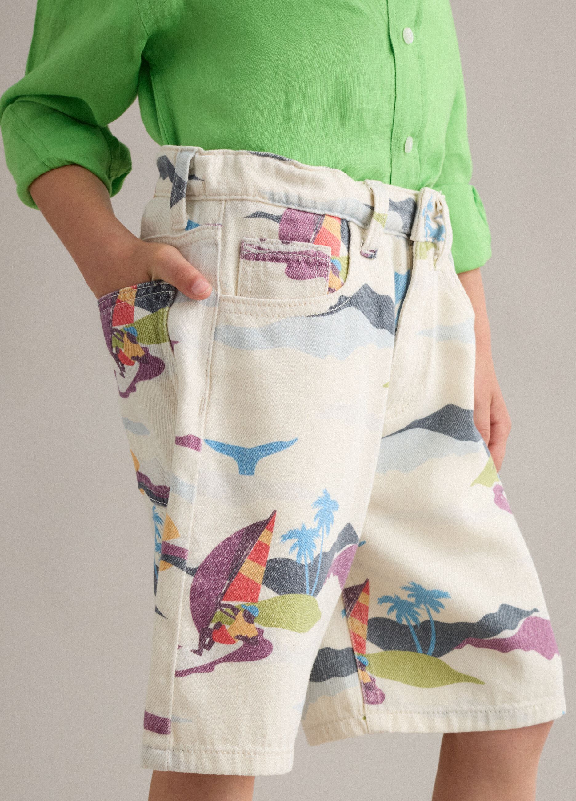 Beige pure cotton shorts with all-over print
