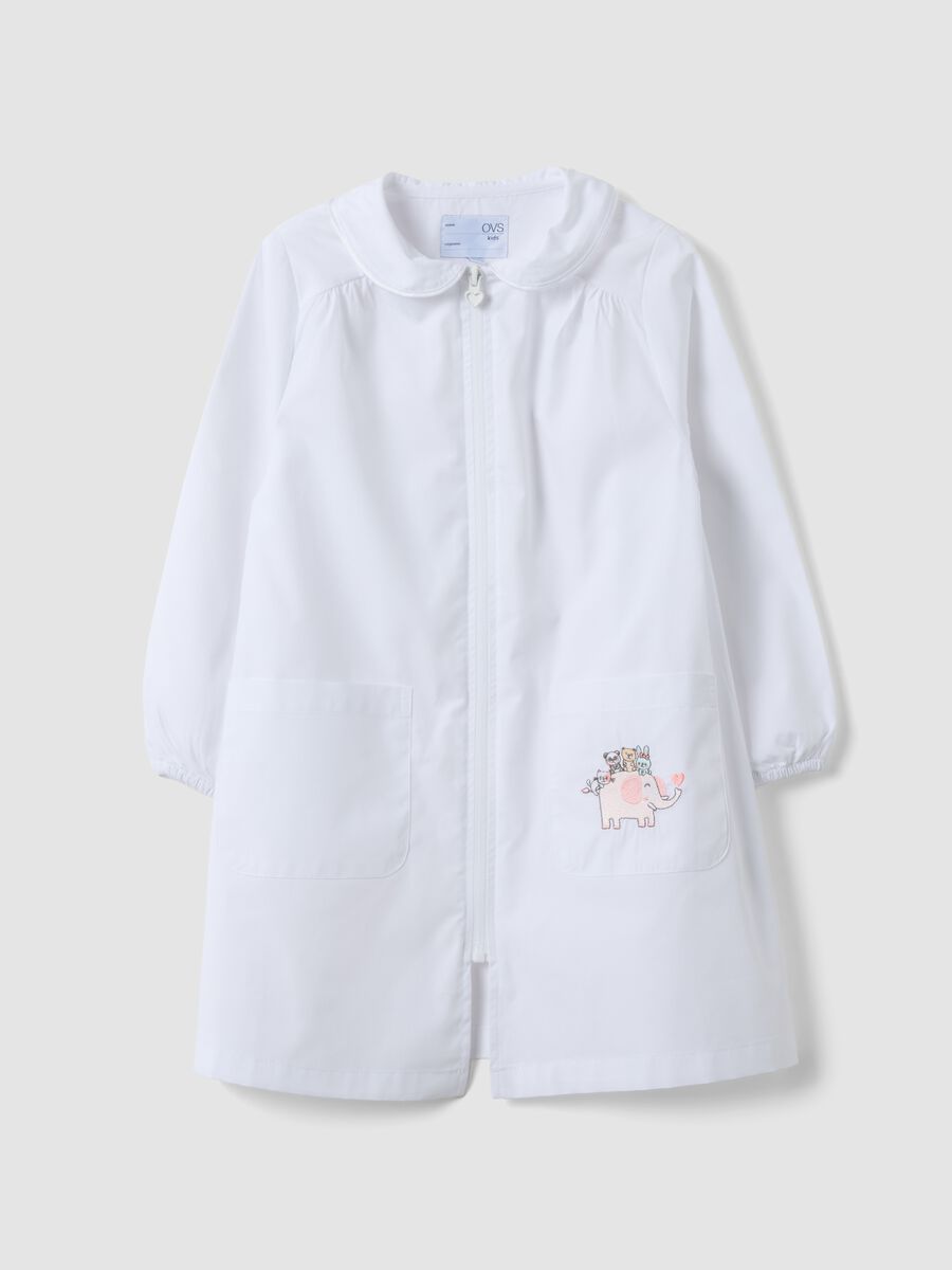 Customisable white nursery apron with embroidered animals_0