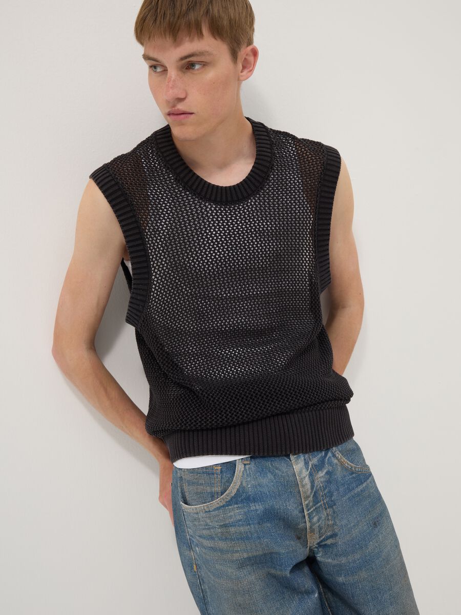 Maglia smanicata nera in puro cotone a rete over fit_3