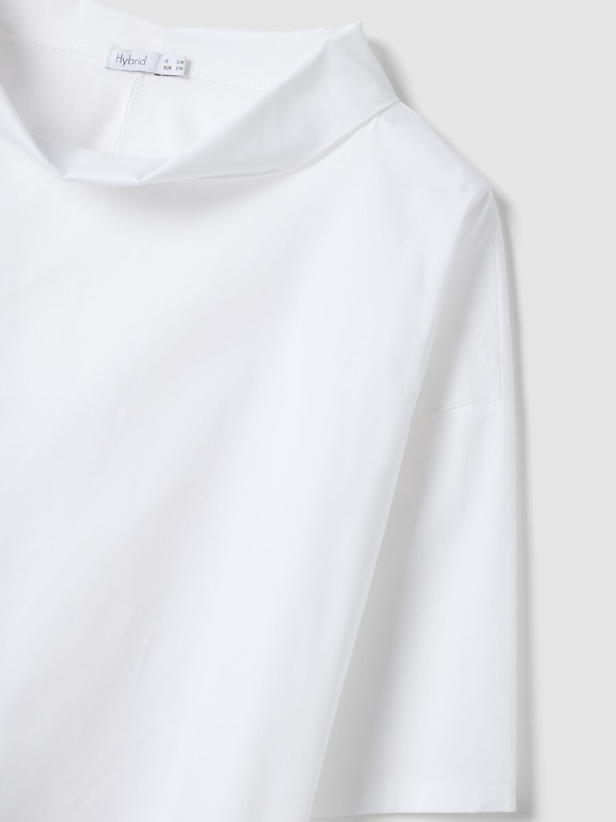 White stretch-cotton top with soft funnel neck_5